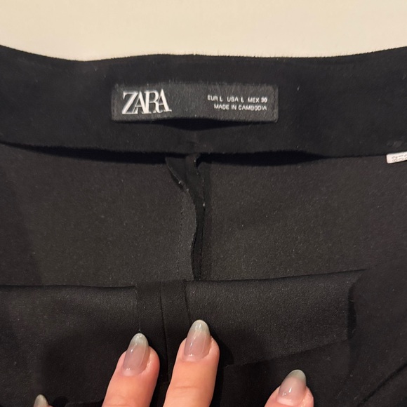 Black High-Waisted Skort v - Picture 4 of 6